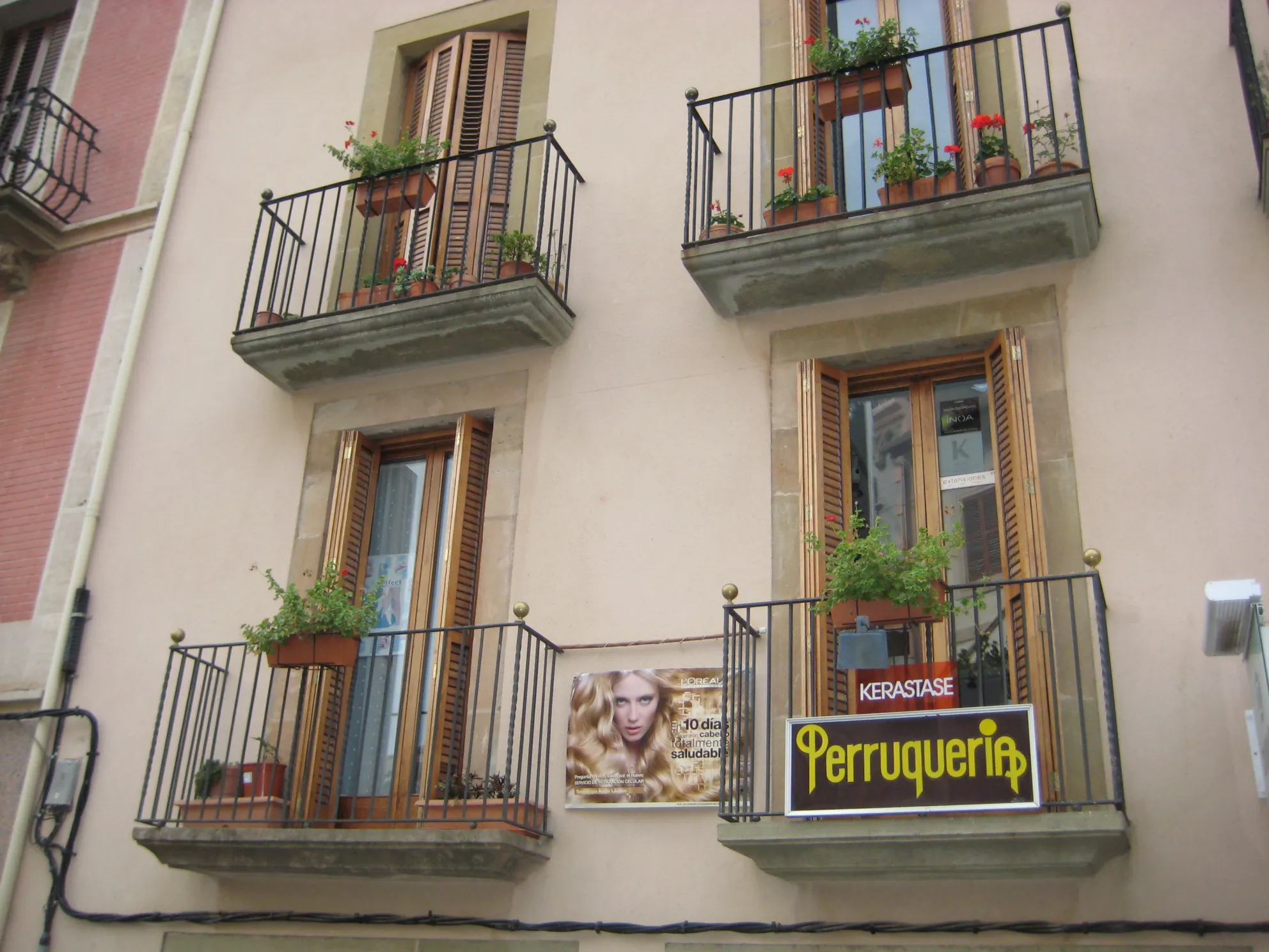 Façana perruqueria-estètica Anna