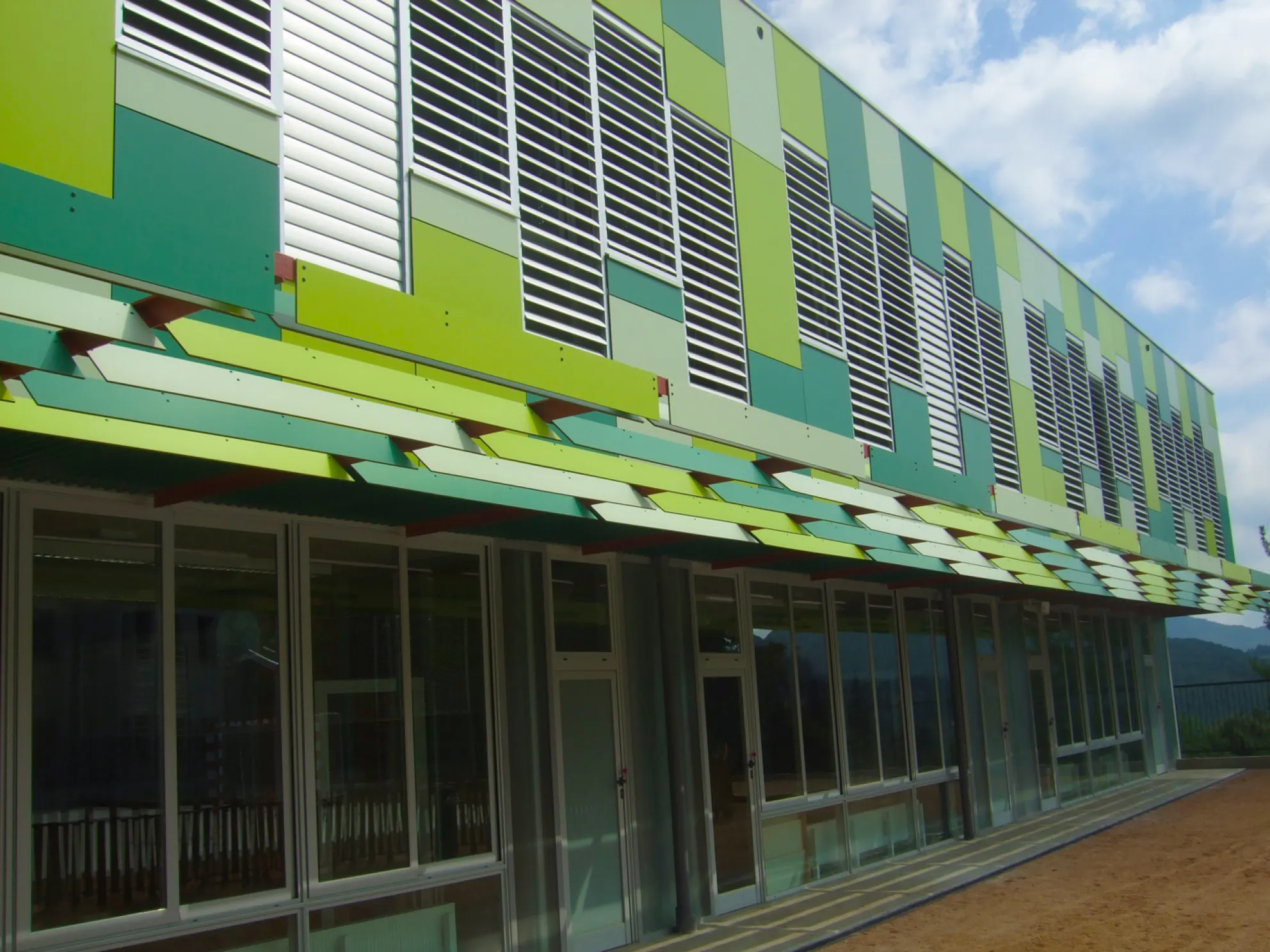 Façana escola els Castanyers