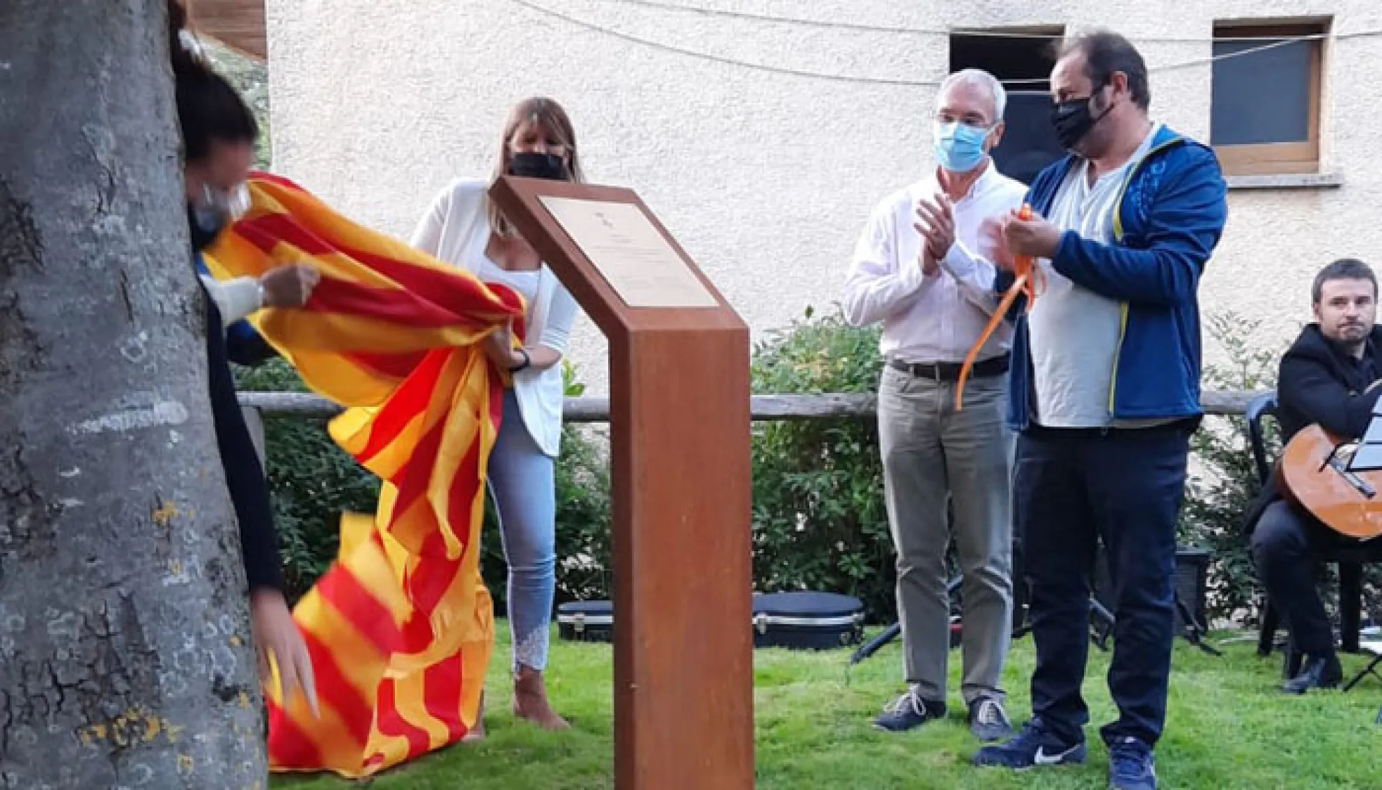 Viladrau Homenatge memòria covid19